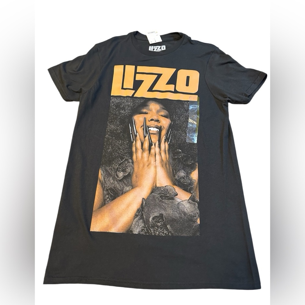 Lizzo Graphic Tee NWT size small